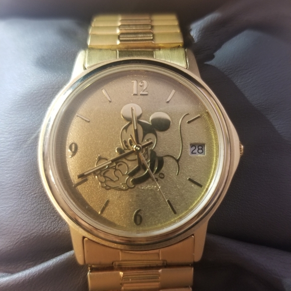 RARE! DISNEY Cast Member Retirement Watch - RARE! - Picture 2 of 7